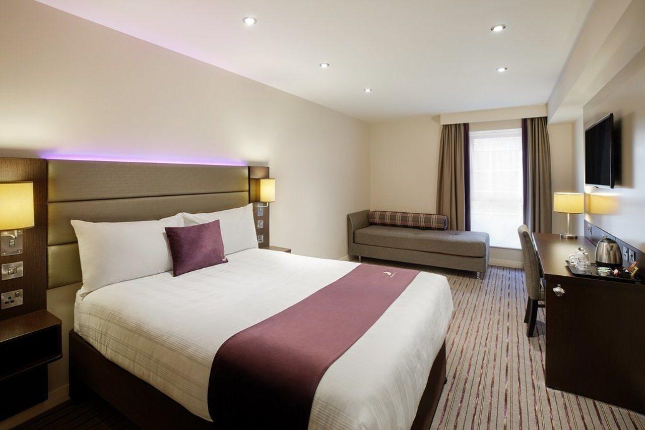 Premier Inn Newbury Town Centre Eksteriør bilde