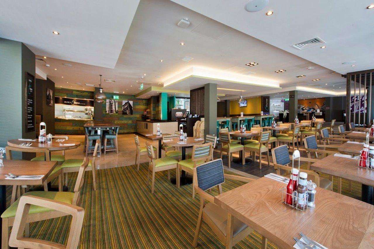 Premier Inn Newbury Town Centre Eksteriør bilde