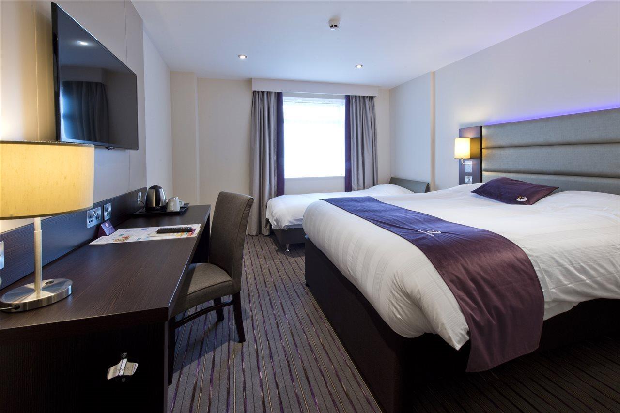 Premier Inn Newbury Town Centre Eksteriør bilde