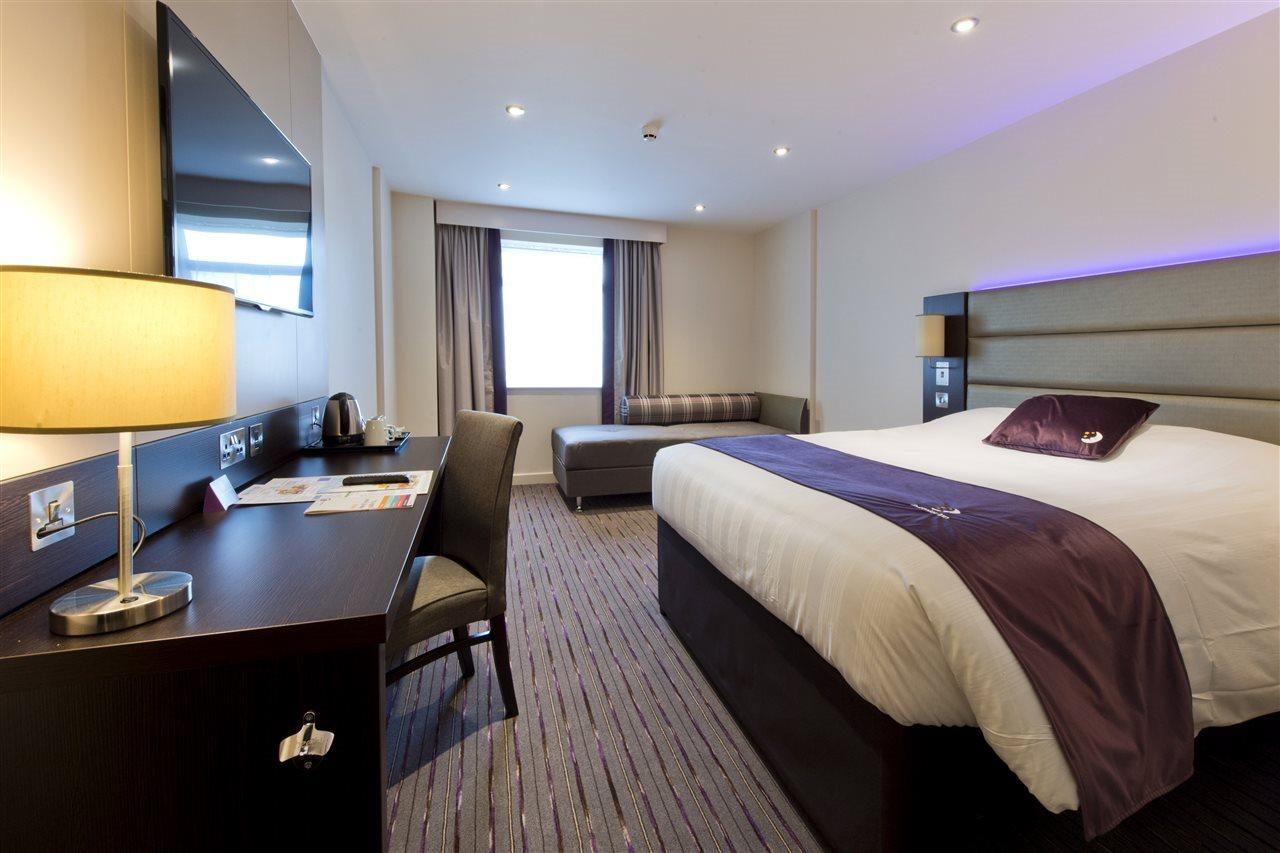 Premier Inn Newbury Town Centre Eksteriør bilde